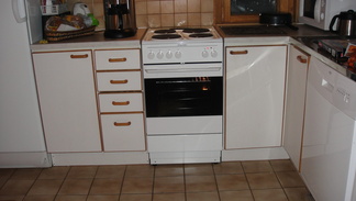 Uusi jääkaappi ja liesi