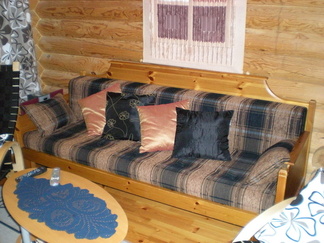 Olohuoneen uudistettu sohva