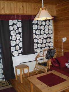 Uudistettu alakerran takkahuone