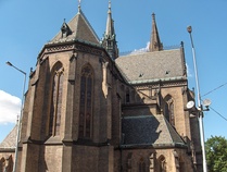 Pyhän Ludmilan kirkko sivusta