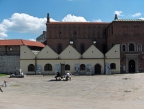 Kazimierz vanha synagoga edestä