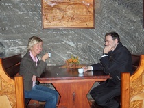 Suolakaivoksen oma opas ja matkatoimiston opas