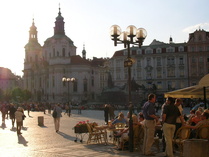 Vanahankaupungin aukio ja Pyhän Nikolauksen kirkko	