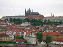 Kaupunki sillan tornista kuvattuna